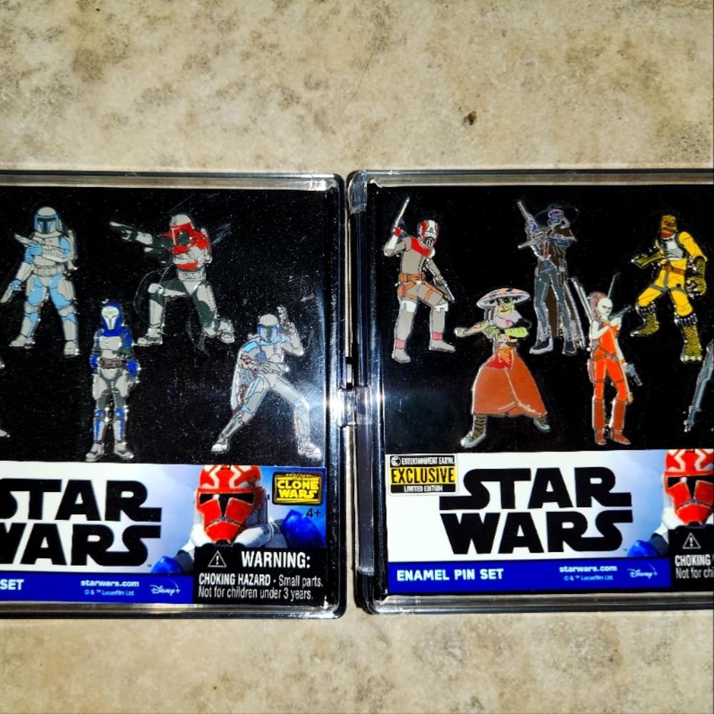 Set of 2 Clone Wars 5 piece pin set